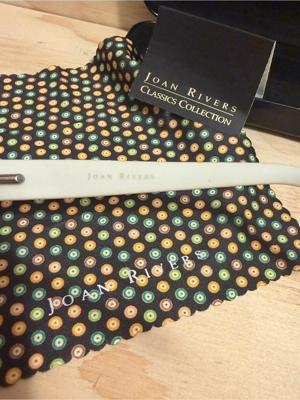 Vintage Joan Rivers Classic Collection Cream Cat-Eye Reading Glasses